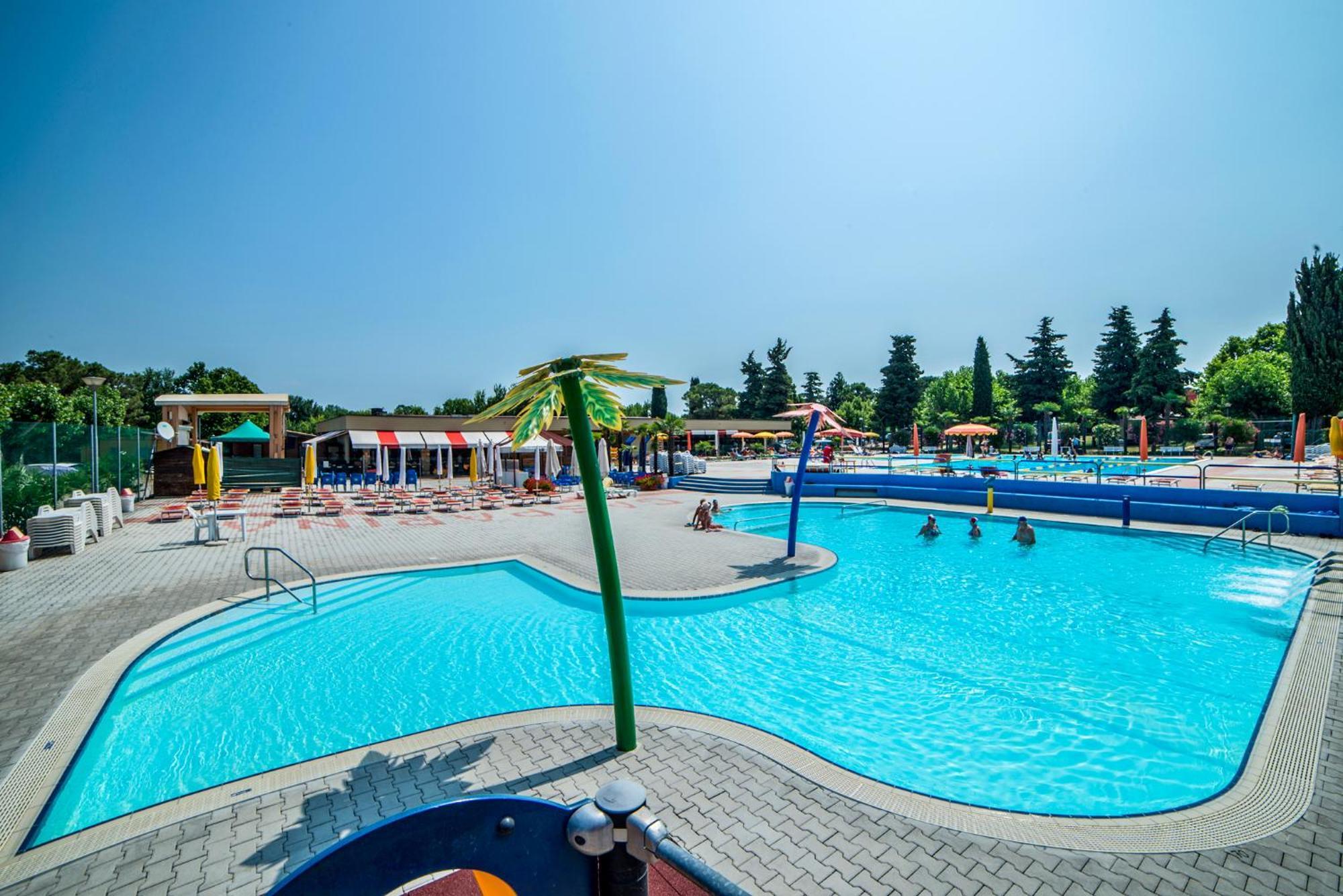 Baia Holiday Gasparina Castelnuovo del Garda Exterior foto